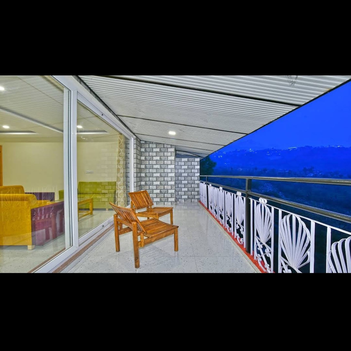 Hotel Pine View