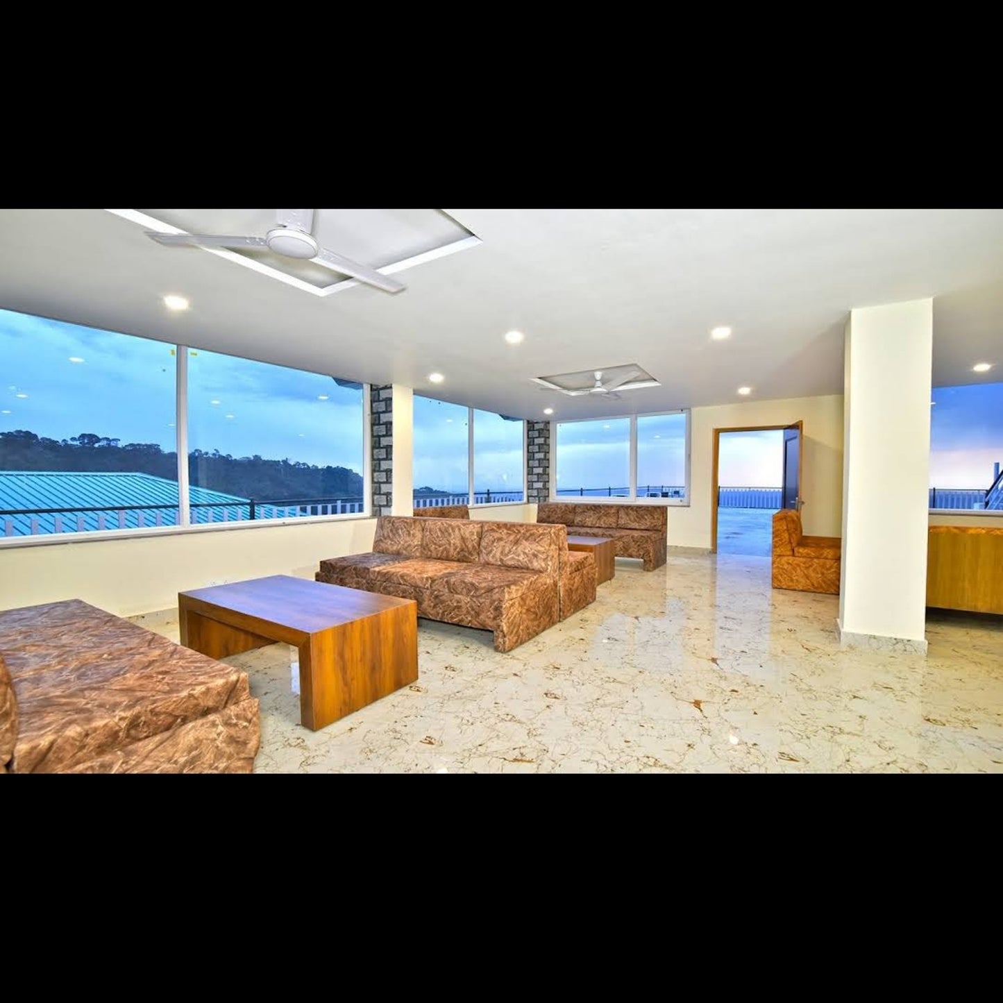 Hotel Pine View
