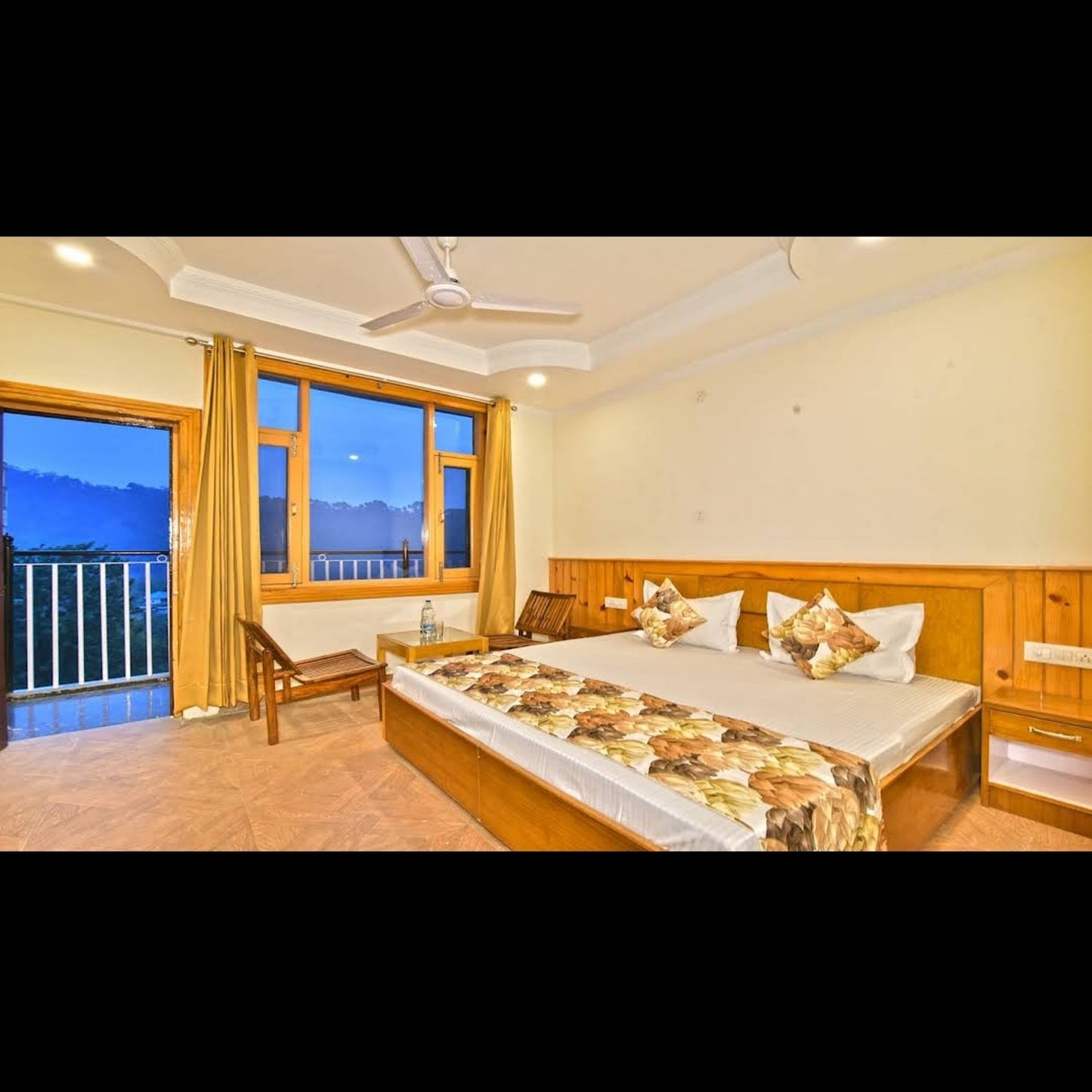 Hotel Pine View