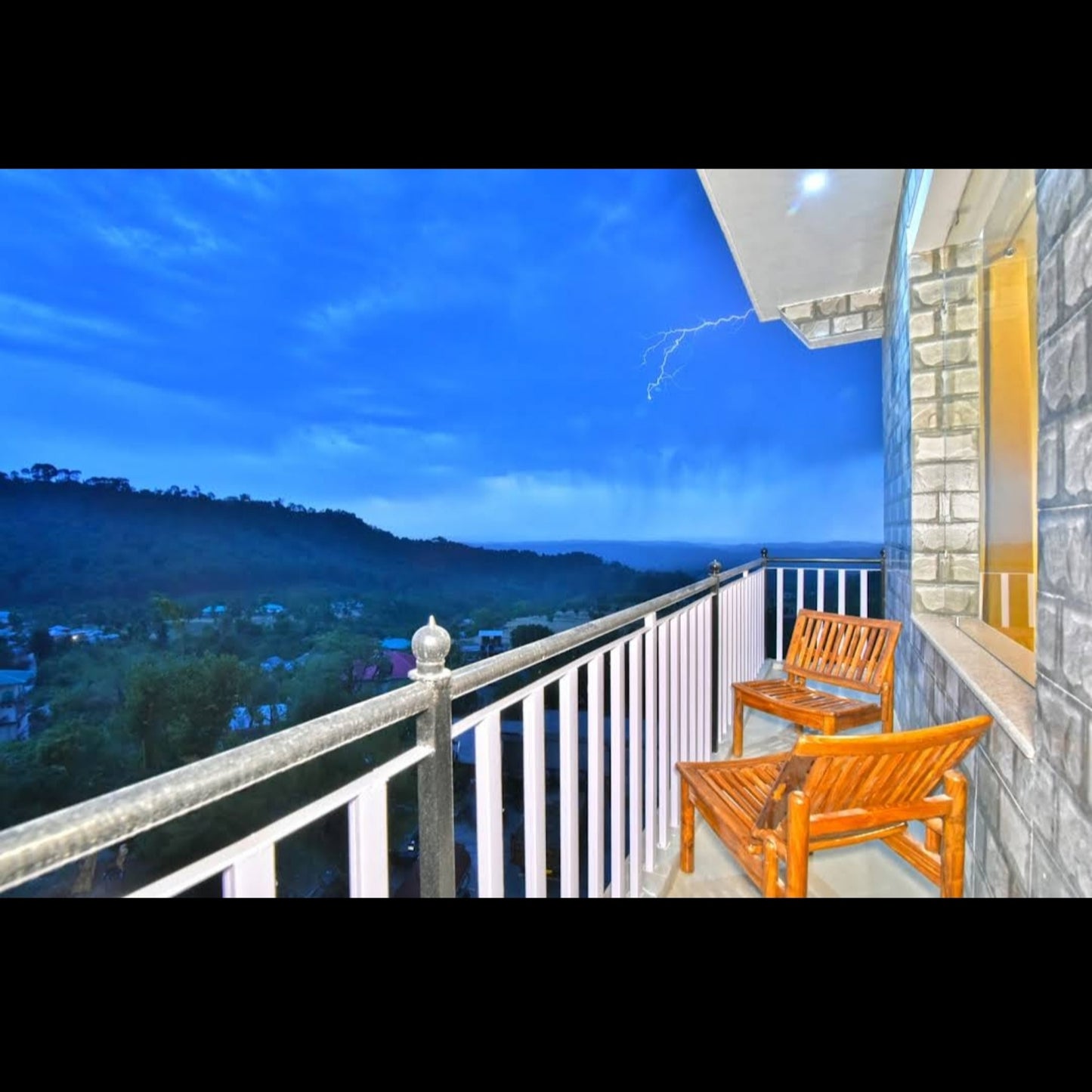 Hotel Pine View