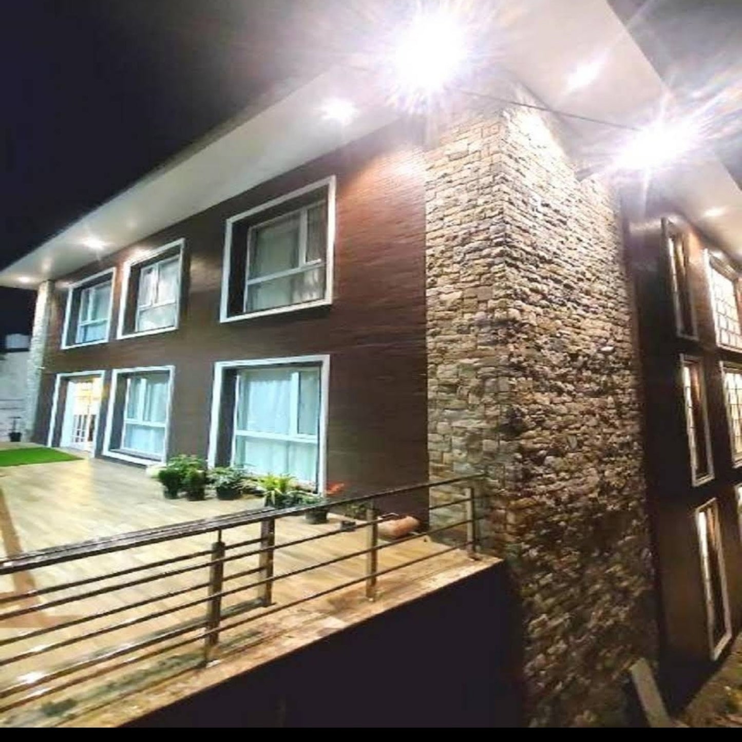 Hotel Sapling Manor